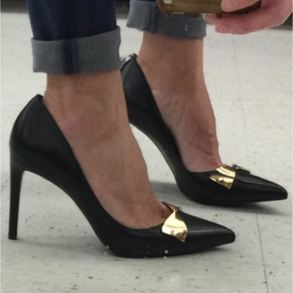 Stuart Weitzman black heel with gold bow detail - Picture 5 of 5